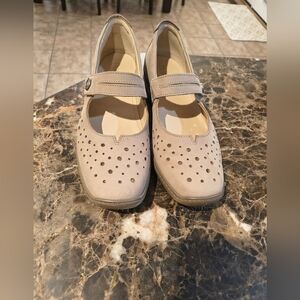 Hotter Ruby Perforated Nubuck Leather Mary Jane's Women's Size 8